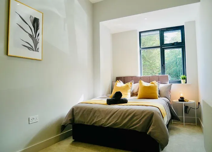 Luxury 3 Bedroom Apartment Near Bournemouth Beach & Poole
